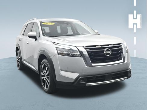 Used 2023 Nissan Pathfinder Platinum AWD/4WD image 3
