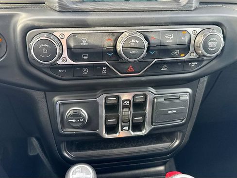 Used 2023 Jeep Gladiator Overland AWD/4WD image 17
