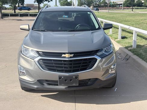 Used 2019 Chevrolet Equinox LT FWD image 2