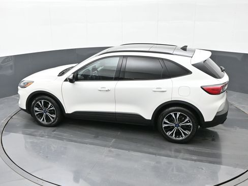 Used 2022 Ford Escape SE w/ SE Sport Appearance Package image 33