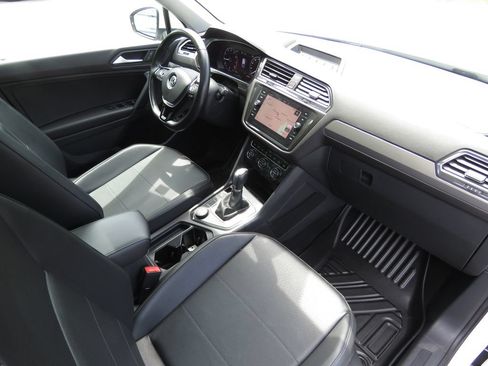 Used 2019 Volkswagen Tiguan SEL AWD/4WD image 14