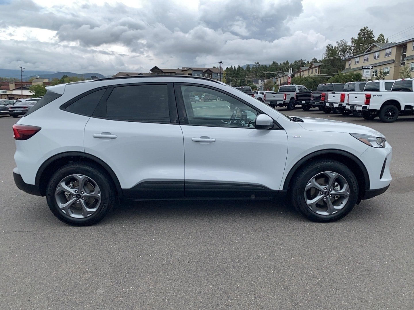 Certified 2025 Ford Escape ST-Line Select AWD/4WD image 4