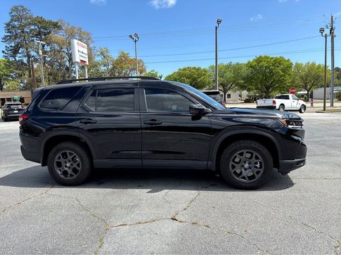 Used 2025 Honda Pilot TrailSport image 24