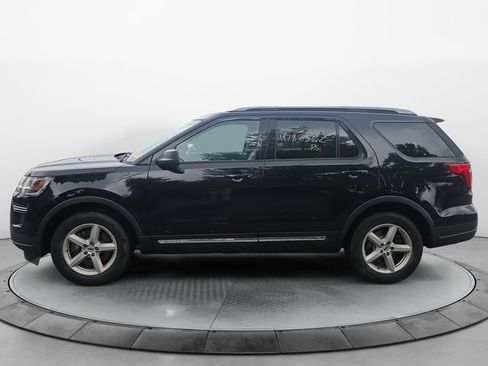 Used 2019 Ford Explorer XLT FWD image 2