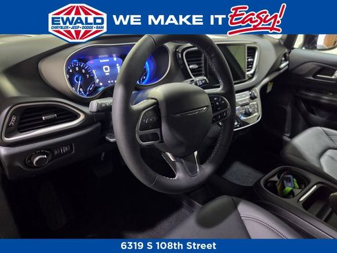 New 2027 Chrysler Pacifica LX FWD image 5