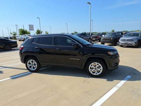 Used 2025 Jeep Compass Sport AWD/4WD image 6