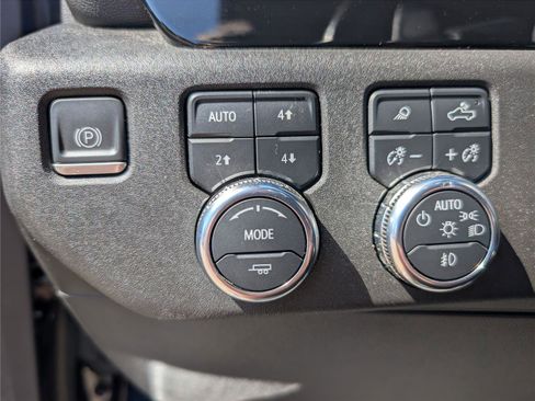 Used 2023 GMC Sierra 1500 SLT image 25