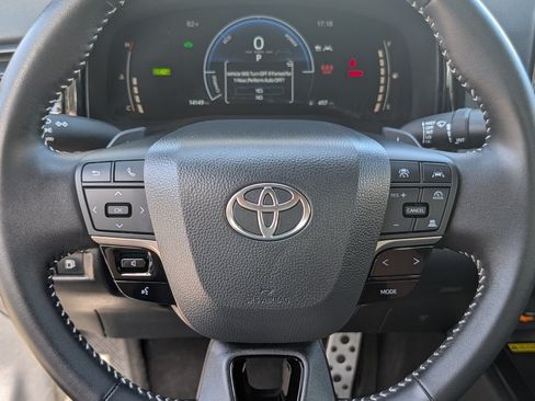 Used 2026 Toyota Camry SE FWD image 18