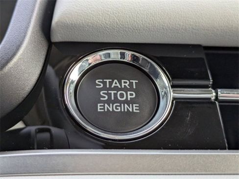 New 2025 Mitsubishi Outlander SE image 34