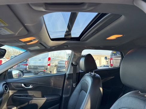 Used 2022 Hyundai Kona Limited image 12