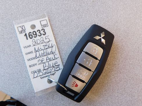 New 2025 Mitsubishi Outlander SE image 38