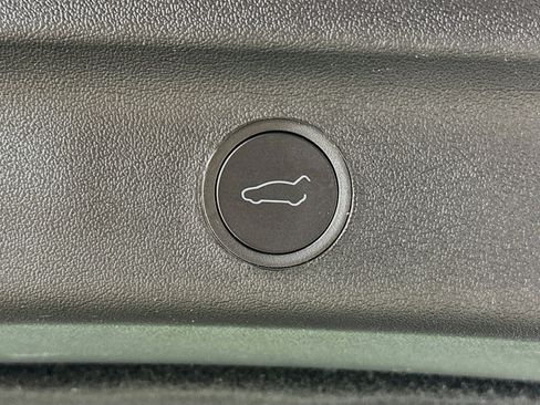 Used 2025 Tesla Model Y Long Range RWD image 29