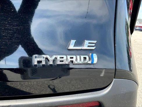 Used 2024 Toyota Sienna LE FWD image 31