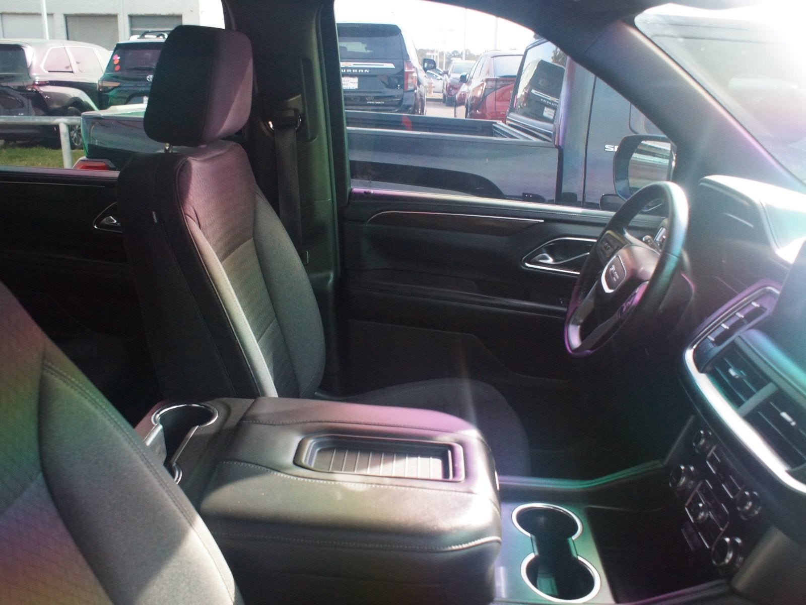 Used 2023 GMC Yukon XL SLE w/ Gmc Pro Safety Plus Package AWD/4WD image 4