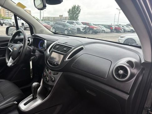Used 2016 Chevrolet Trax LT w/ LT Sun and Sound Package AWD/4WD image 25