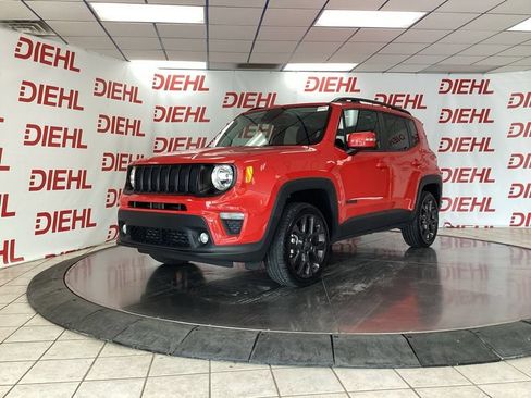 Used 2023 Jeep Renegade Latitude AWD/4WD image 3