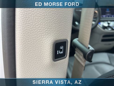 Used 2024 Chrysler Pacifica Touring-L FWD image 23