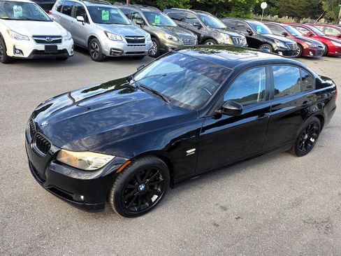 Used 2011 BMW 328i xDrive Sedan AWD/4WD image 2