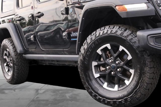 Used 2024 Jeep Wrangler Unlimited Rubicon 4xe AWD/4WD image 3