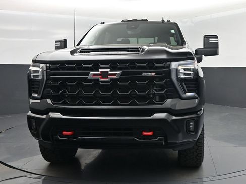 Used 2024 Chevrolet Silverado 2500 ZR2 w/ Technology Package image 6