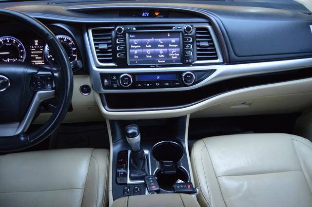 Used 2015 Toyota Highlander XLE FWD image 22