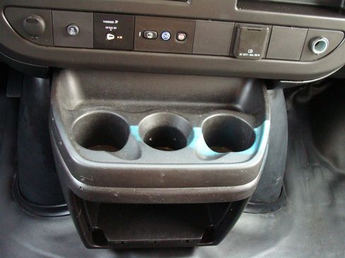 Used 2018 Chevrolet Express 2500 w/ Enhanced Convenience Package image 13