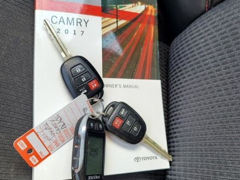 Used 2017 Toyota Camry SE image 23