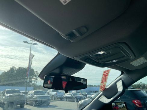 Used 2024 GMC Sierra 1500 Elevation image 18