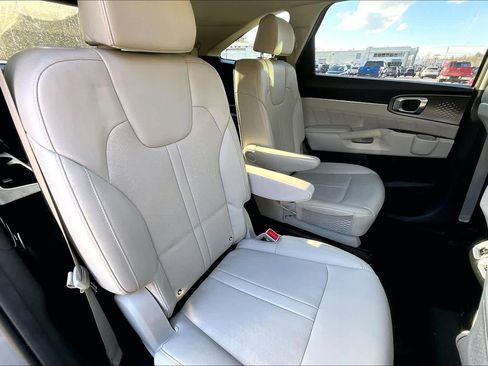 Used 2022 Kia Sorento SX image 19