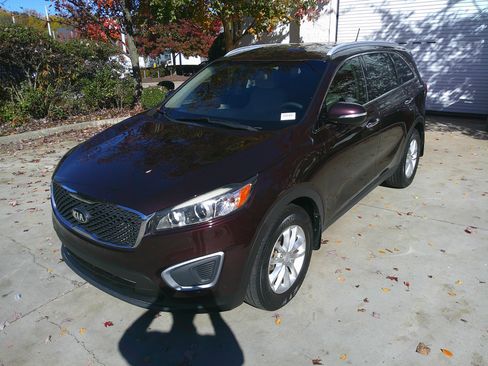 Used 2016 Kia Sorento LX image 6