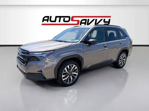 Used 2025 Subaru Forester Touring AWD/4WD image 3