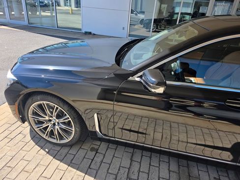 Used 2020 BMW 740i w/ Premium Package image 7