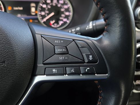 Used 2022 Nissan Sentra SR w/ SR Premium Package FWD image 19
