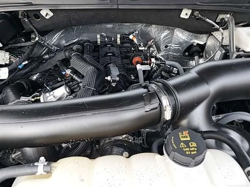 Used 2025 Ford Expedition Platinum image 9