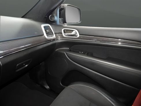 Used 2021 Jeep Grand Cherokee SRT image 30