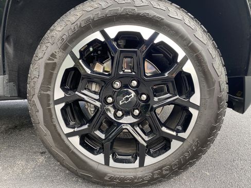 Used 2026 Chevrolet Colorado Z71 w/ Technology Package AWD/4WD image 13