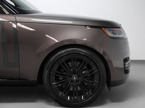 Used 2025 Land Rover Range Rover Long Wheelbase SE AWD/4WD image 14