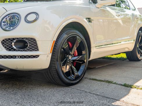 Used 2019 Bentley Bentayga image 96