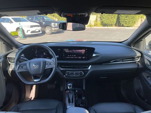 Used 2025 Buick Envista Sport Touring image 32