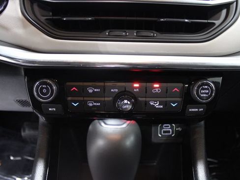Used 2024 Jeep Compass Limited AWD/4WD image 34