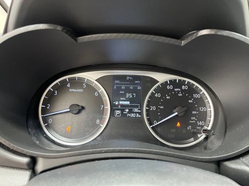Used 2025 Nissan Versa S w/ Trunk Package FWD image 13