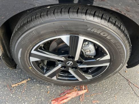 Used 2025 Nissan Sentra SV image 28