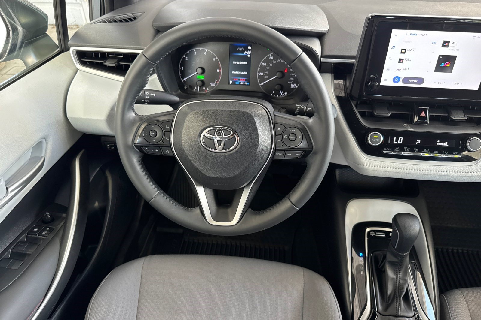 Used 2023 Toyota Corolla SE FWD image 18