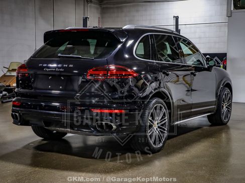 Used 2016 Porsche Cayenne Turbo image 8