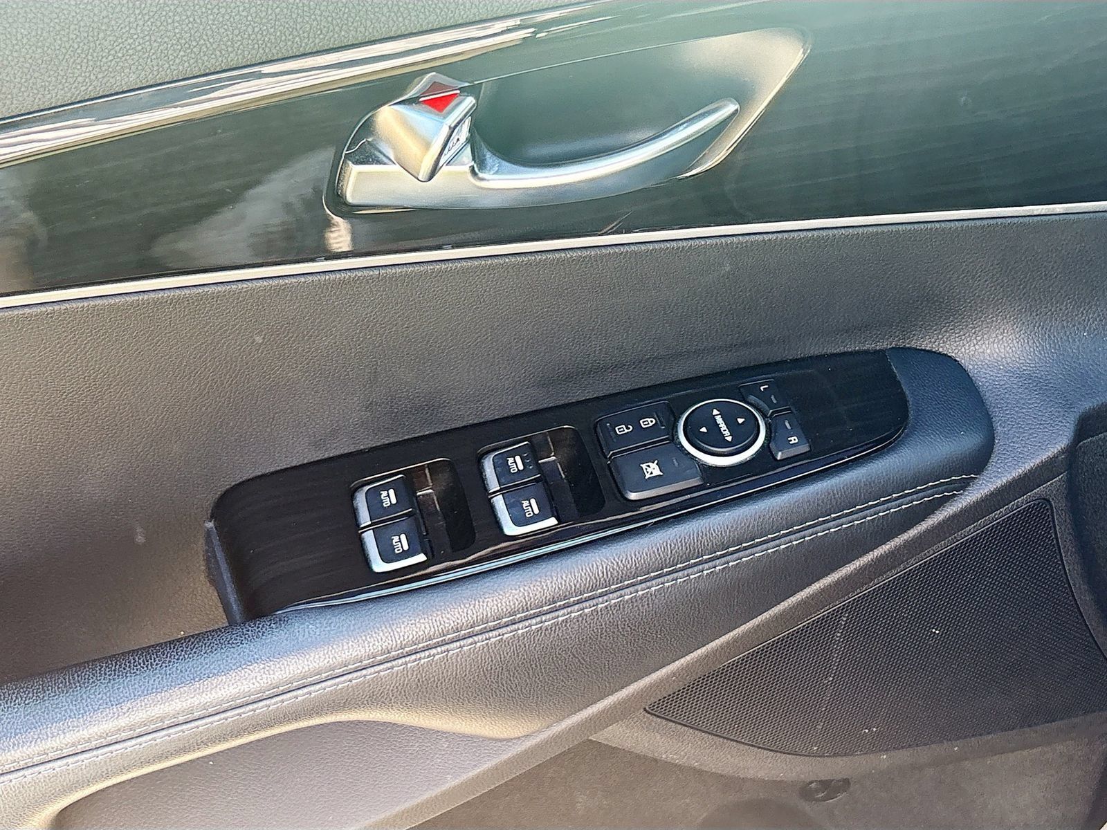 Used 2019 Kia Sorento FWD image 17