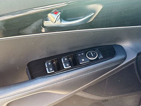 Used 2019 Kia Sorento FWD image 17