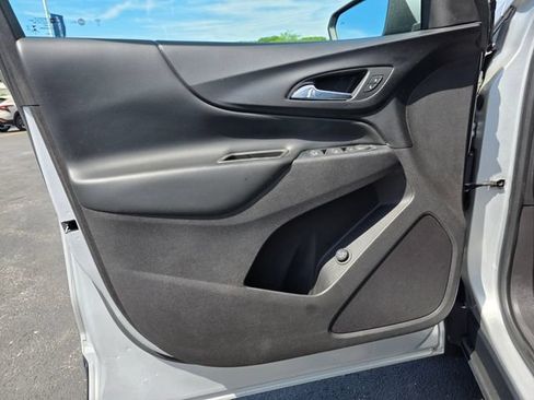 Used 2018 Chevrolet Equinox LT AWD/4WD image 16
