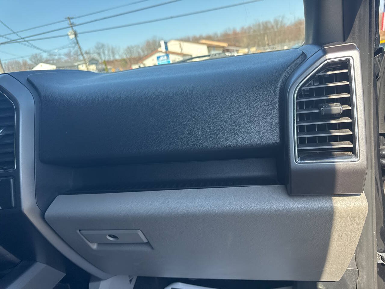 Used 2020 Ford F150 XLT w/ Equipment Group 302A Luxury AWD/4WD image 28