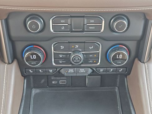 Used 2021 Chevrolet Suburban High Country image 13