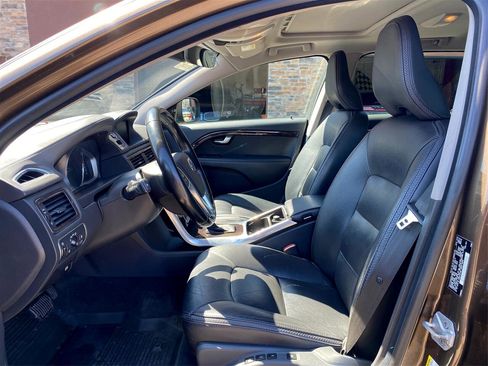 Used 2016 Volvo XC70 T5 Premier w/ Proximity Package image 9